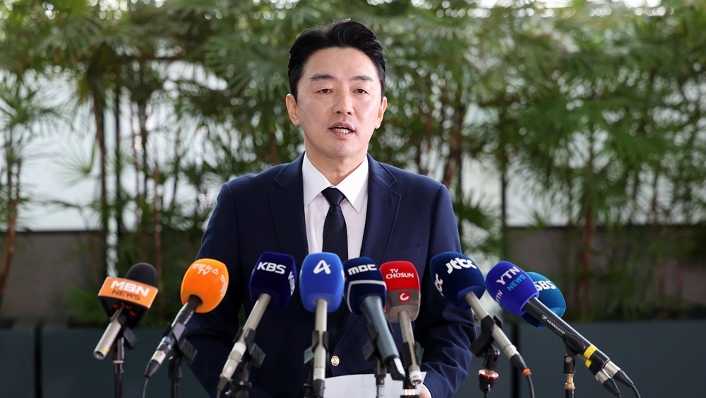 '<b>K</b>-<b>방산</b> 특사' <b>강훈식</b>, <b>유럽</b> 출국…"수주량 늘릴 것"