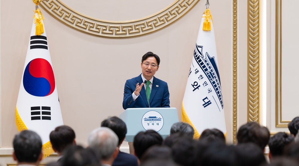<b>임광현</b> "<b>쓴소리</b>도 하라"…청와대 직원들과 첫 대화